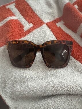 Tortoiseshell Square Frame Women's Sunglasses - Brown